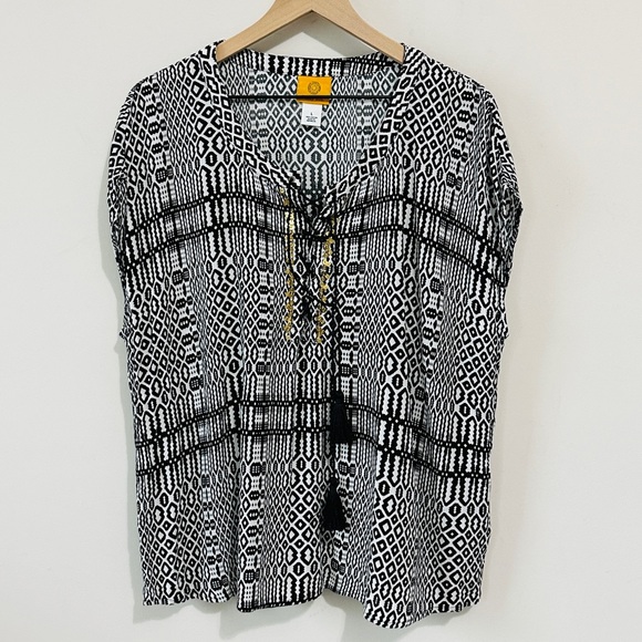 Black & White Ikat Tribal PRint Sleeveless Top By Ruby Rd. Size L - Picture 3 of 8